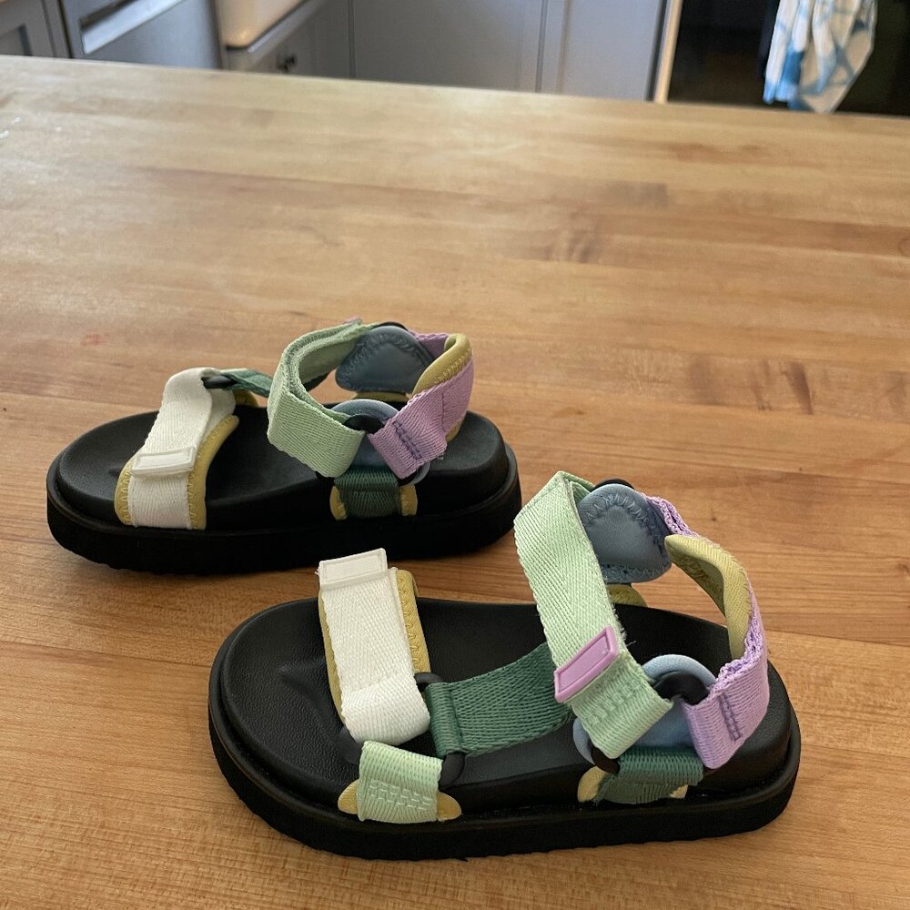 Baby Gap Sandal, toddler size 7-8